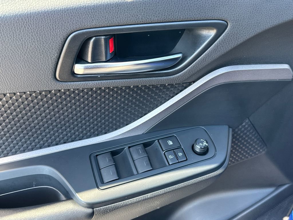 Used 2020 Toyota C-HR LE image 16