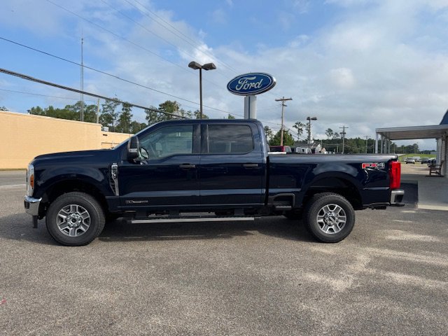 New 2025 Ford F250 4x4 Crew Cab Super Duty image 1