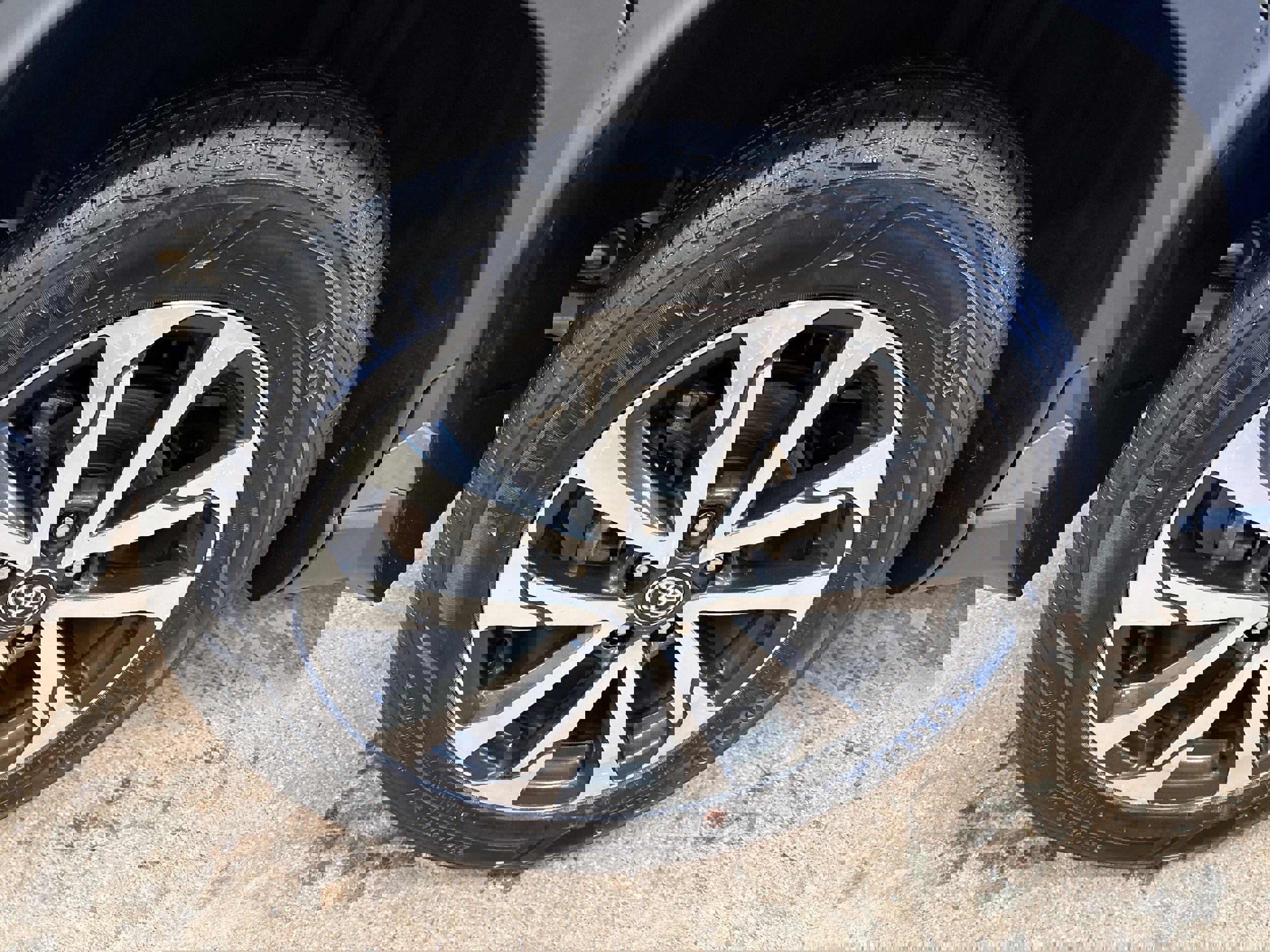 Used 2024 Toyota Corolla Cross XLE w/ Convenience Package image 12