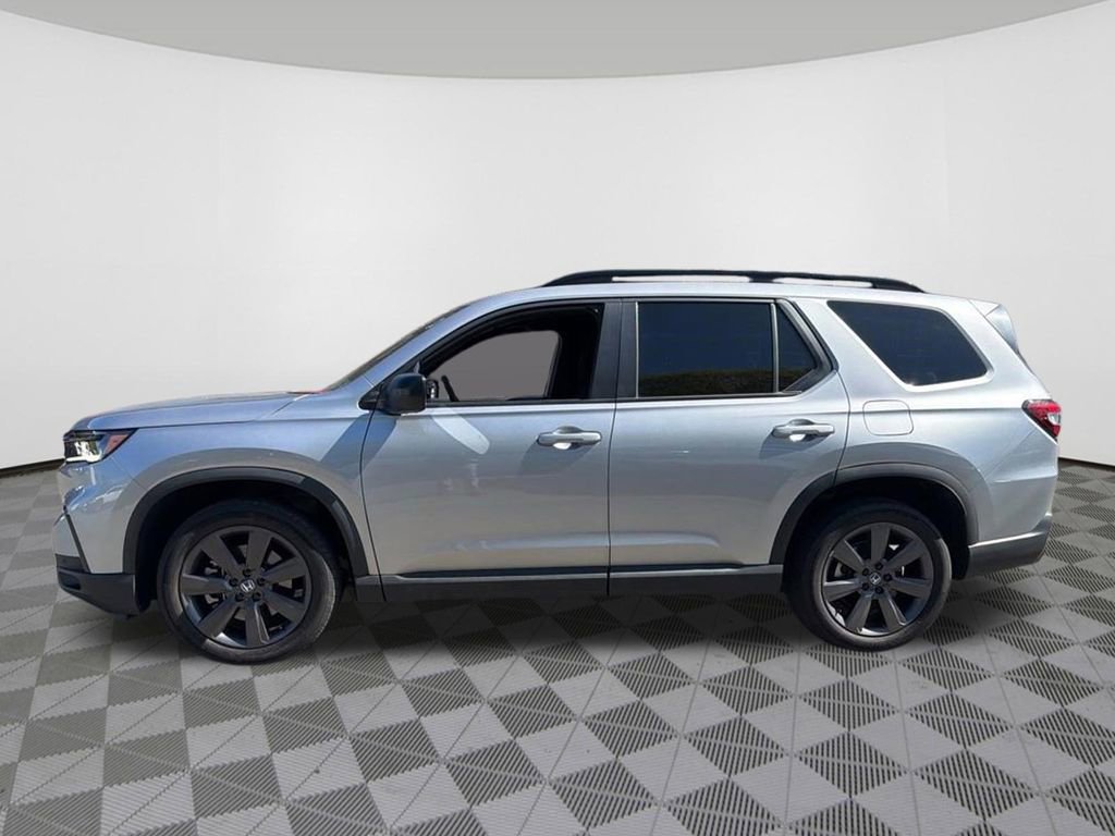 Used 2023 Honda Pilot Sport image 4
