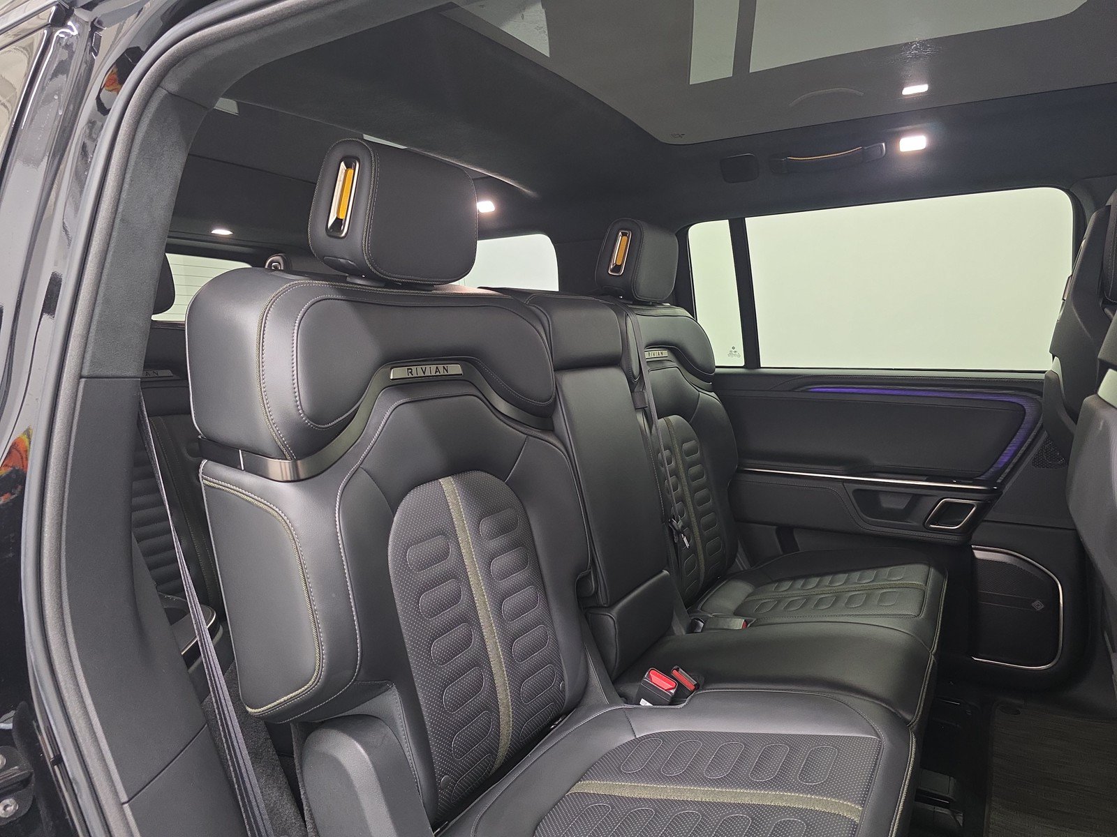 Used 2024 Rivian R1S Adventure AWD/4WD image 23
