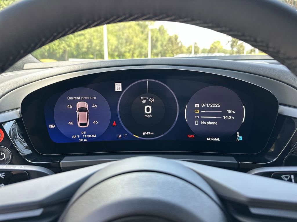 Certified 2025 Porsche Macan Electric image 11