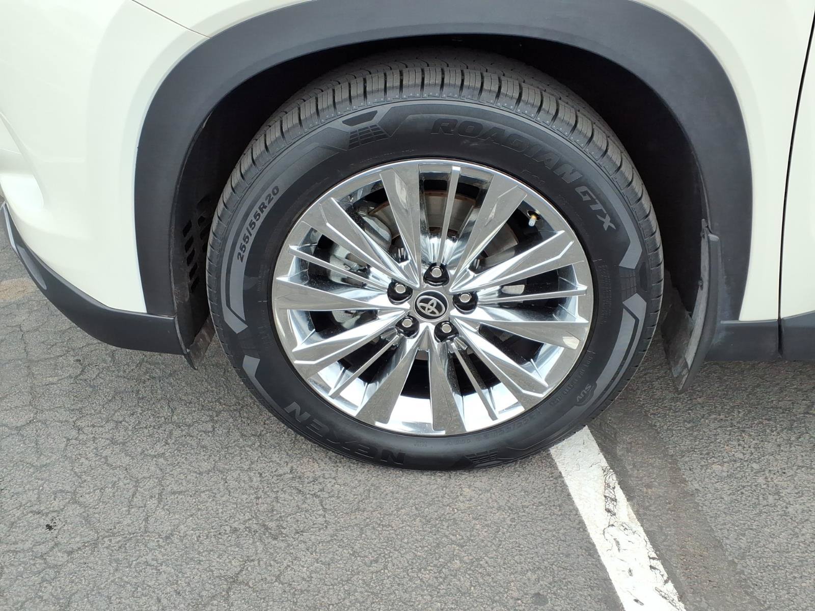 Certified 2024 Toyota Grand Highlander AWD image 9