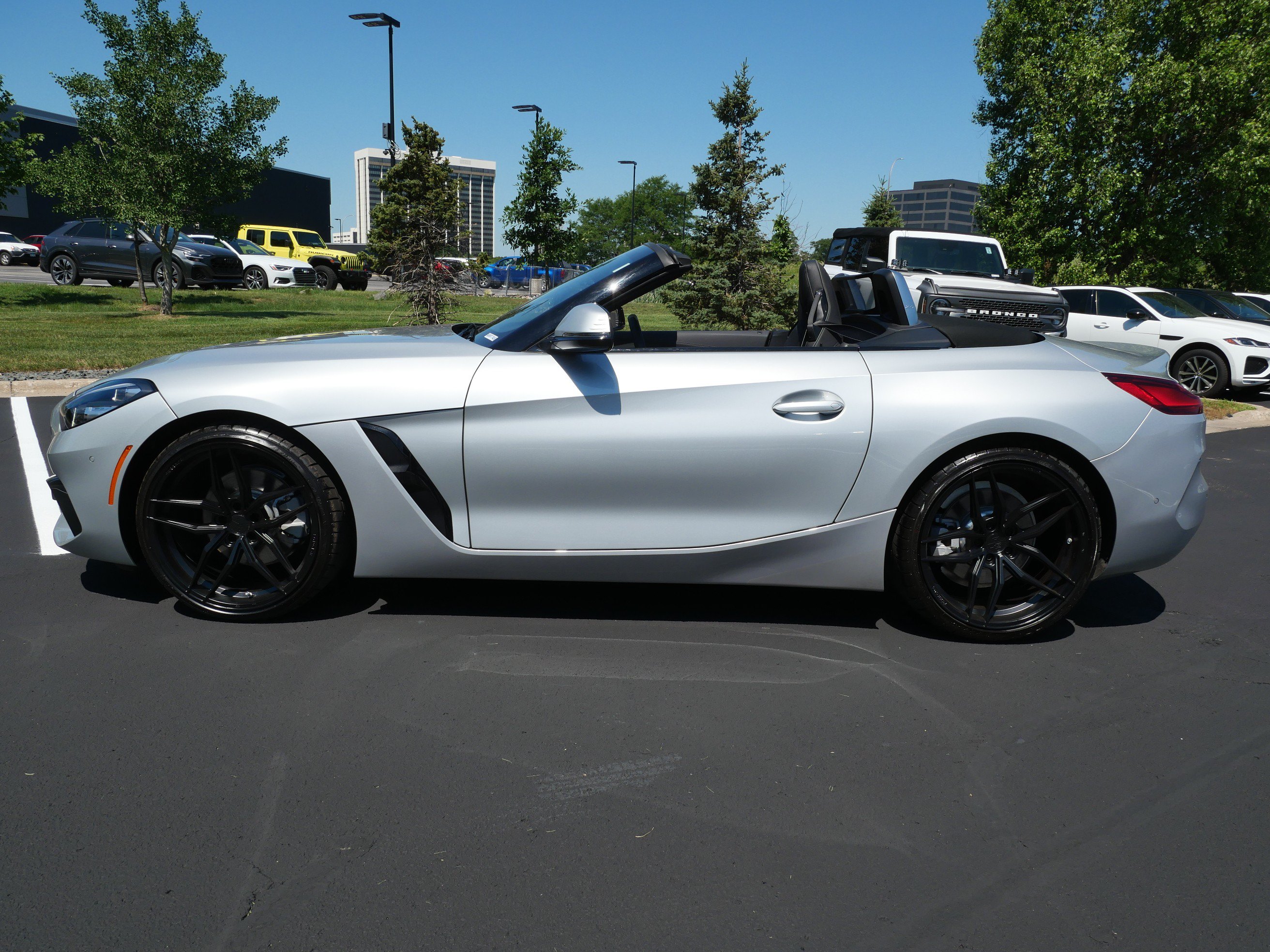 Used 2019 BMW Z4 sDrive30i w/ Executive Package RWD image 2