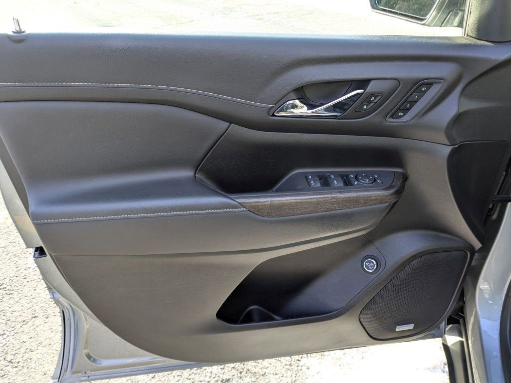 Certified 2023 GMC Acadia Denali w/ Denali Ultimate Package image 9