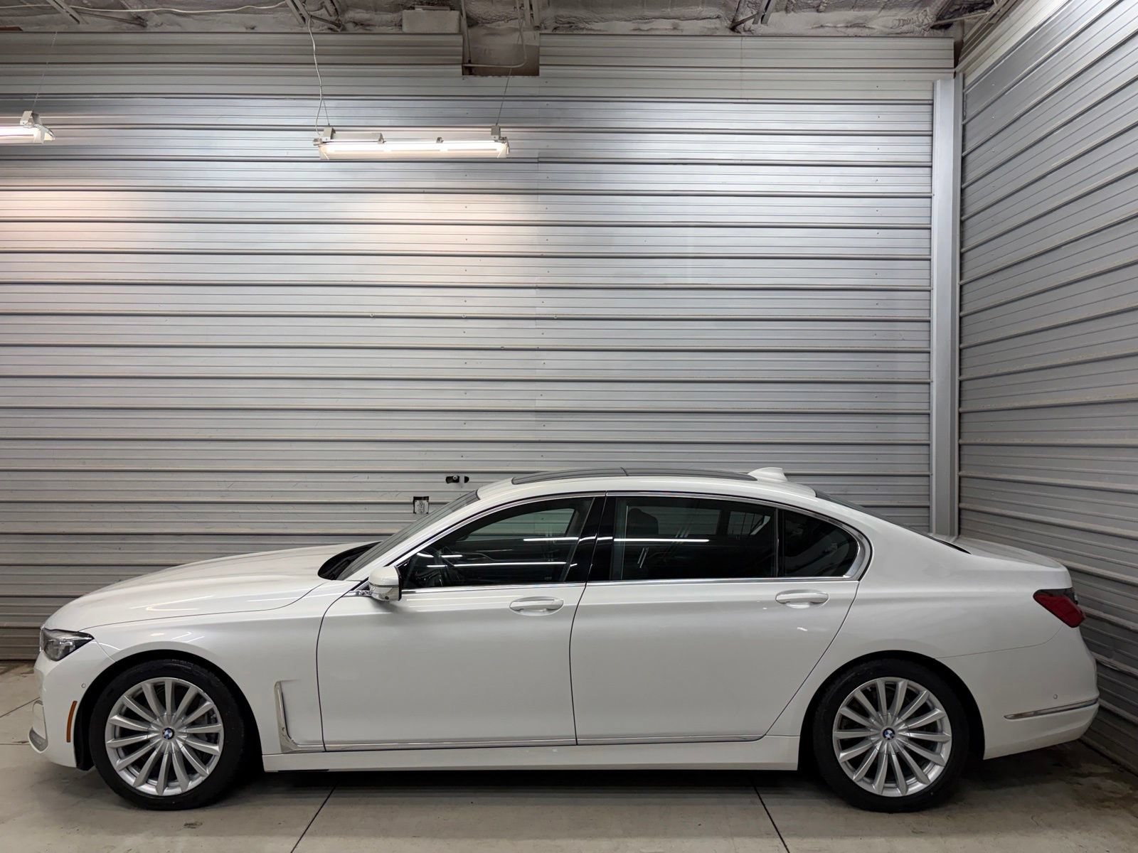 Used 2022 BMW 740i xDrive w/ Premium Package AWD/4WD image 6
