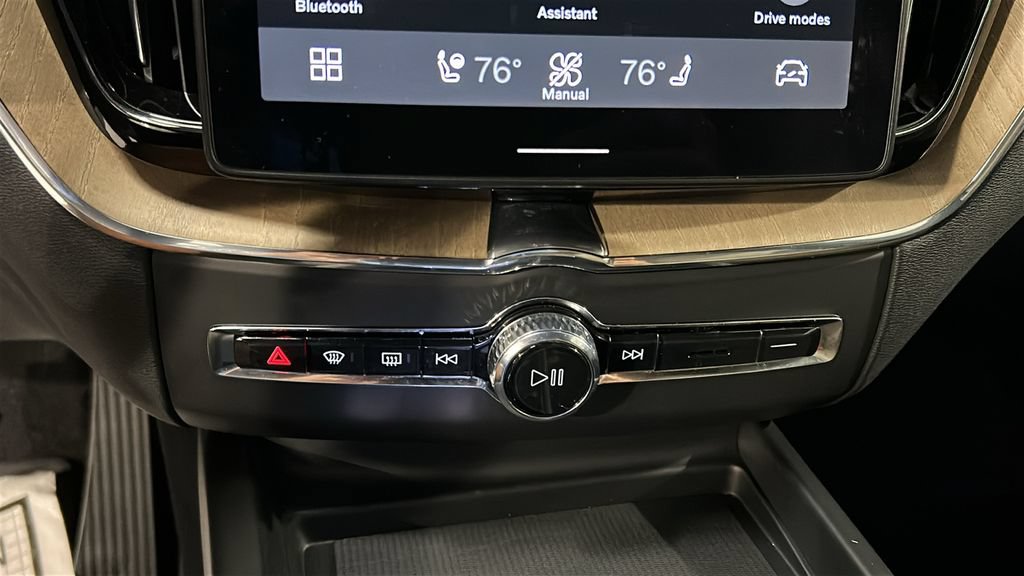 Certified 2026 Volvo XC60 B5 Plus AWD/4WD image 17