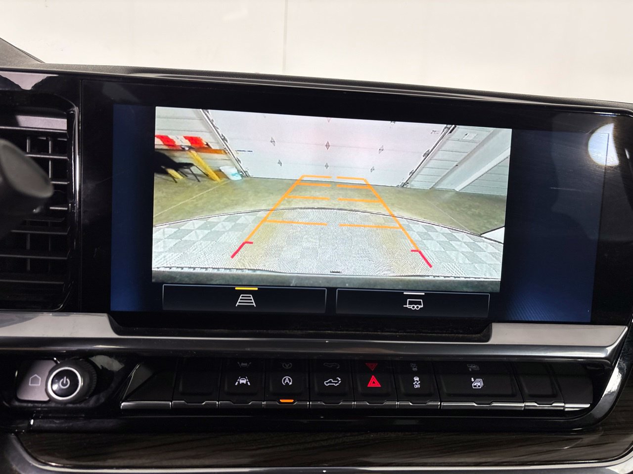 Used 2023 Chevrolet Silverado 1500 LT AWD/4WD image 18