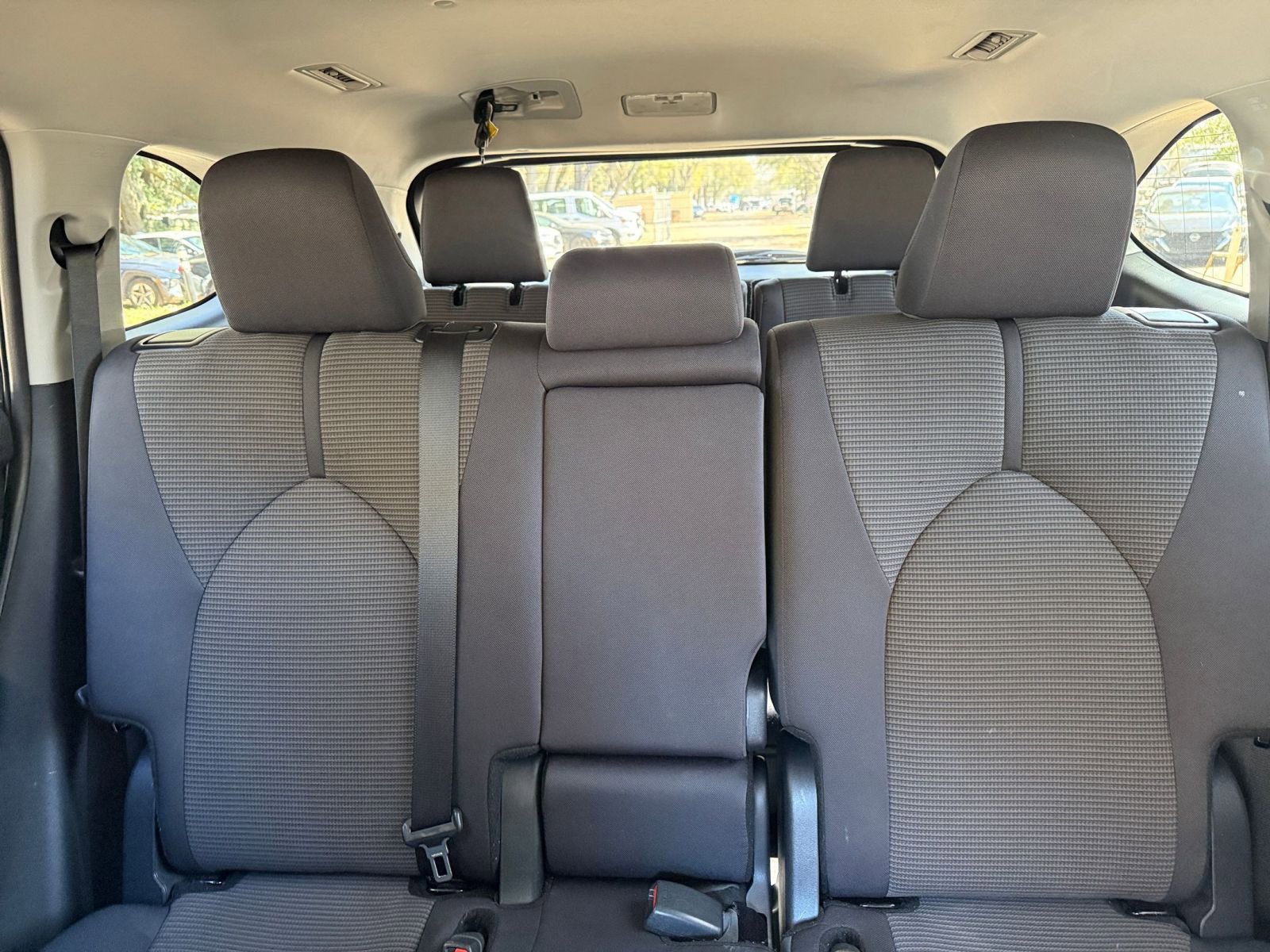 Used 2025 Toyota Highlander LE image 36