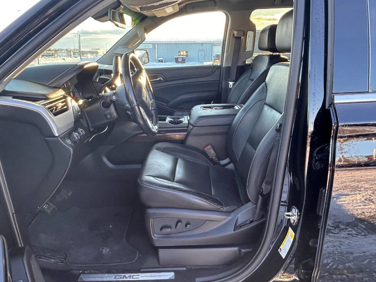 Used 2019 GMC Yukon XL SLT image 16