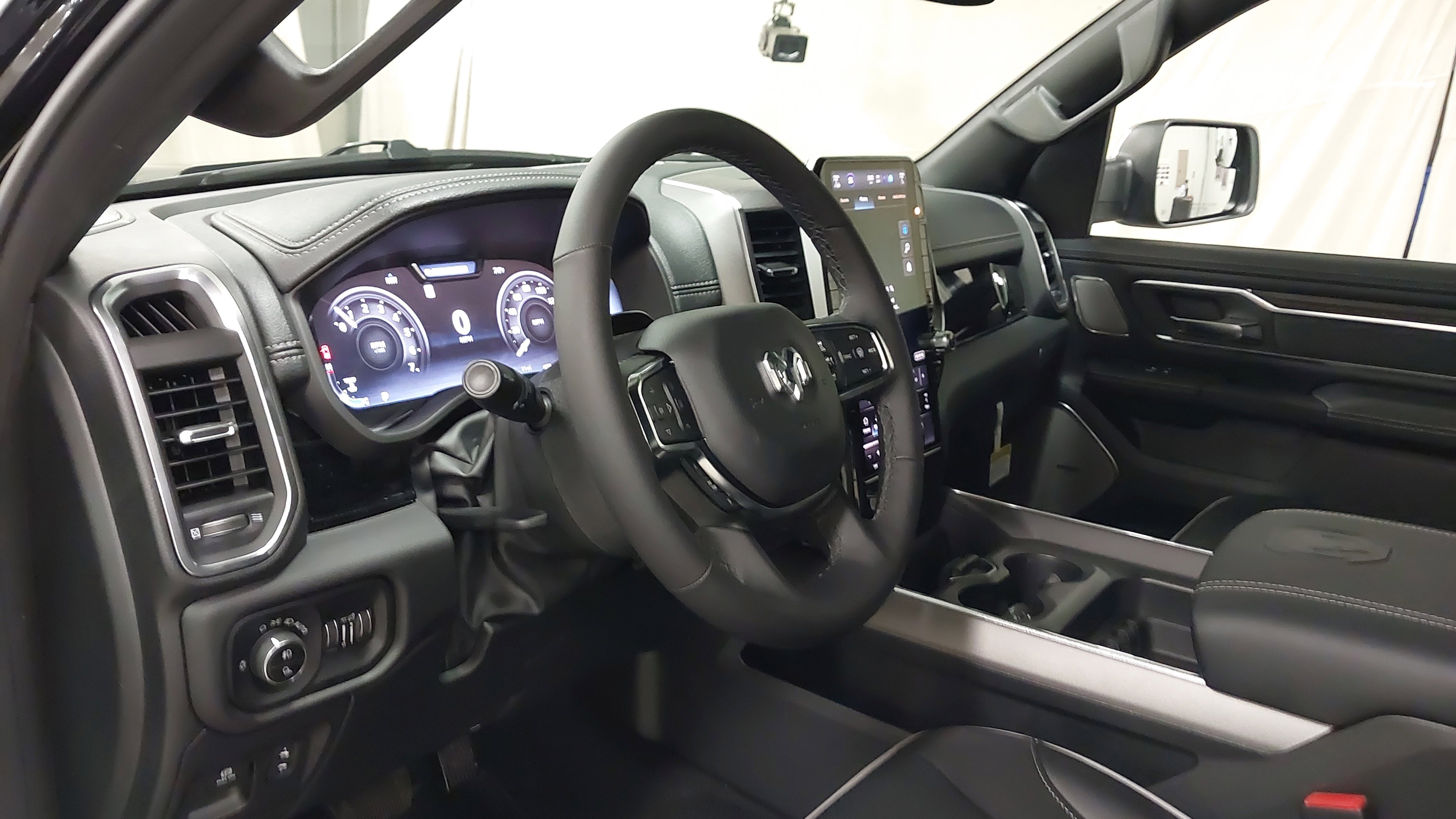New 2026 RAM 1500 Laramie AWD/4WD image 18