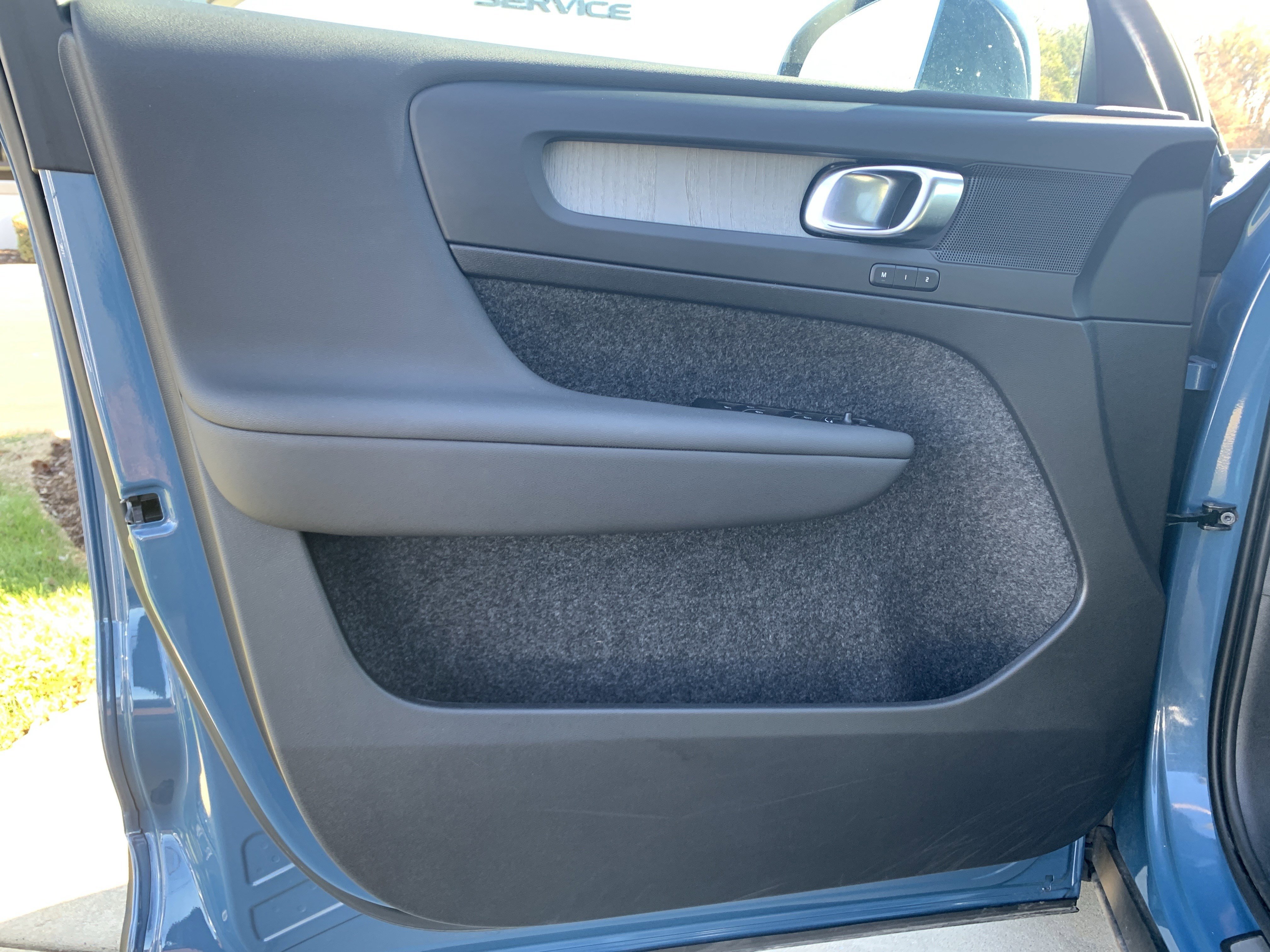 Used 2025 Volvo XC40 B5 Core image 14