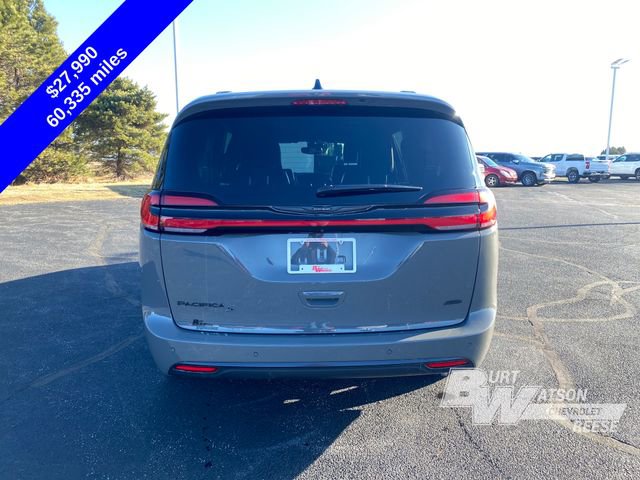 Used 2023 Chrysler Pacifica Touring-L w/ S Appearance Package image 6