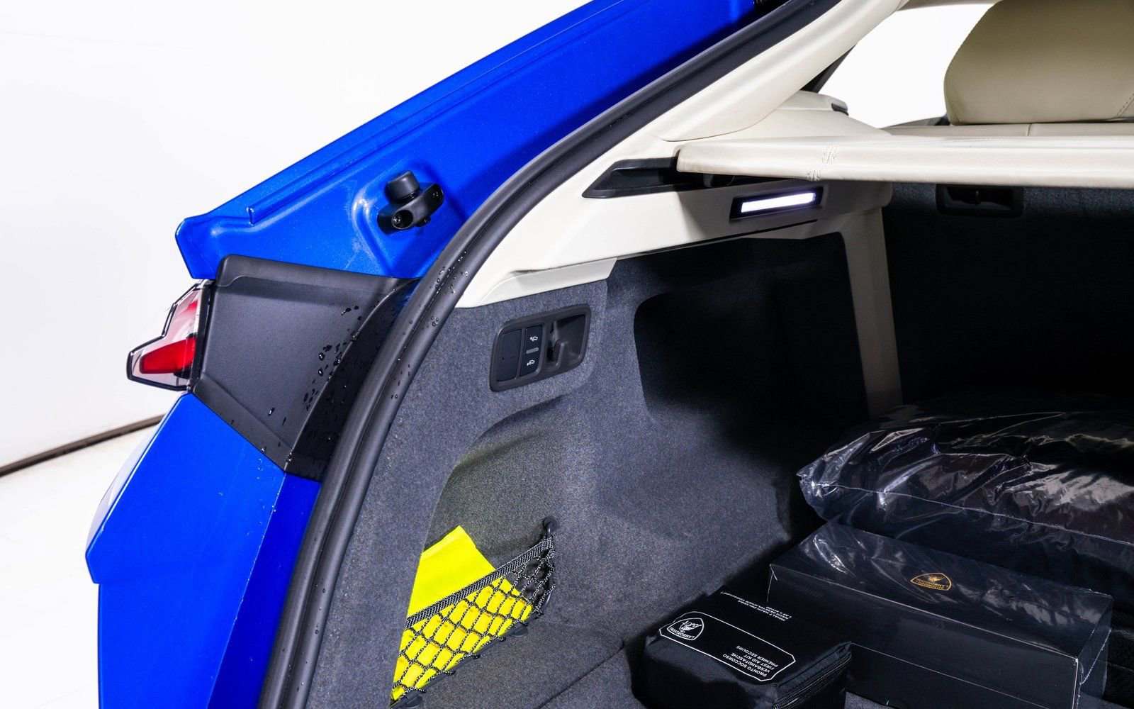 Used 2021 Lamborghini Urus image 21