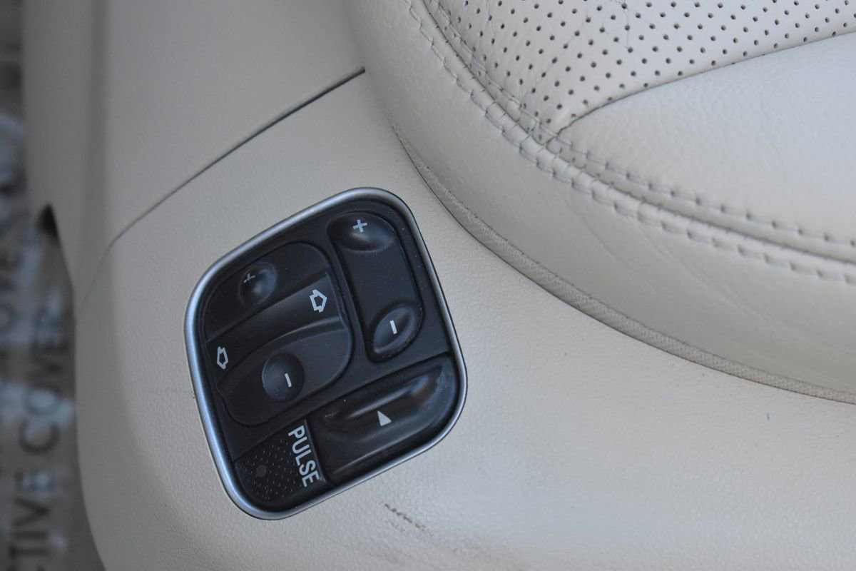 Used 2004 Mercedes-Benz SL 500 w/ Comfort Pkg image 30