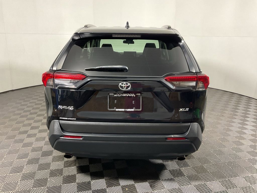 Used 2021 Toyota RAV4 XLE image 11