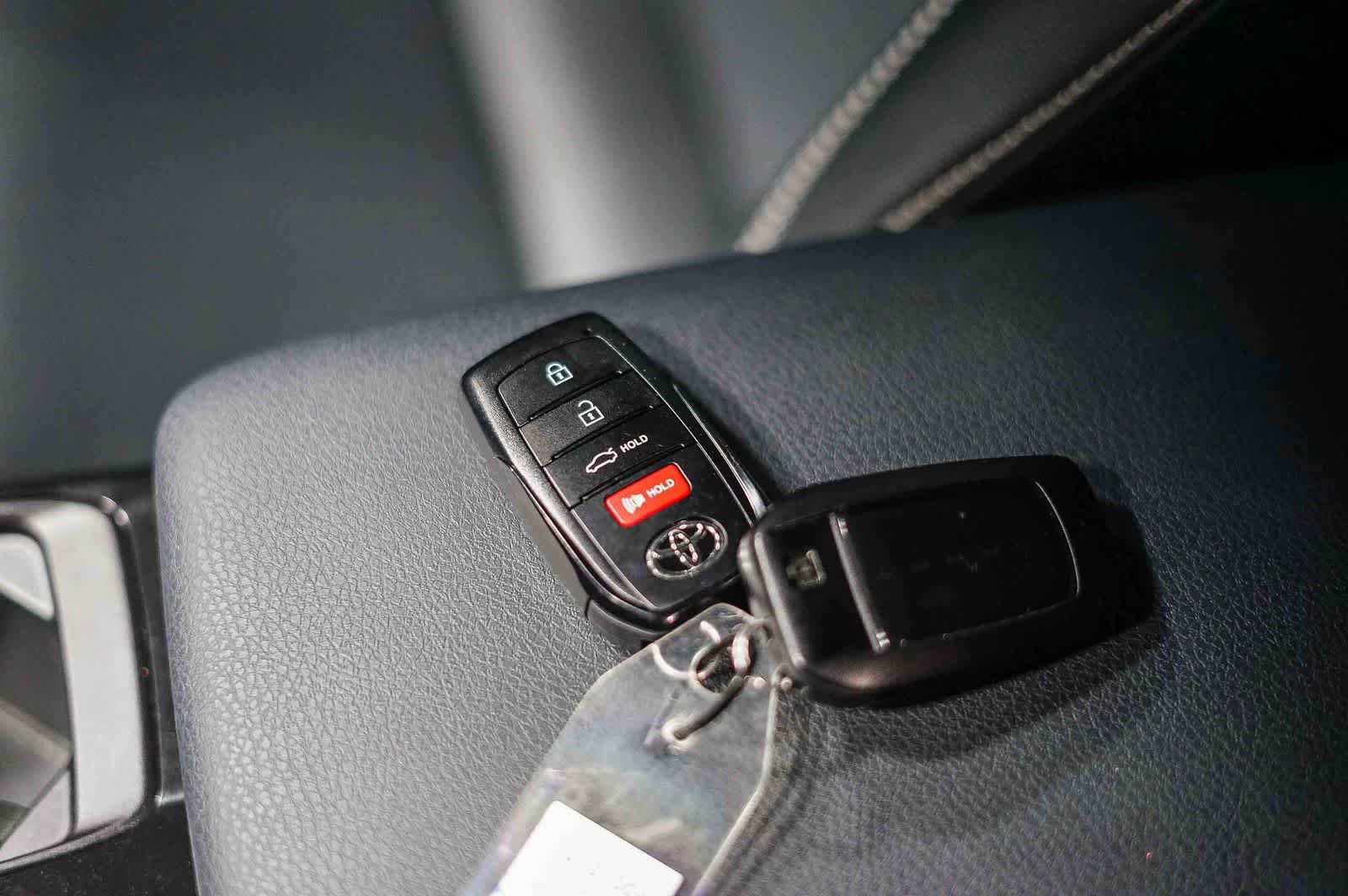 Used 2026 Toyota Camry SE FWD image 28