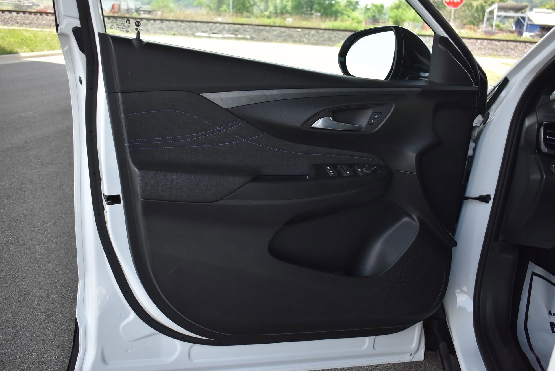Used 2025 Buick Envista Sport Touring FWD image 12
