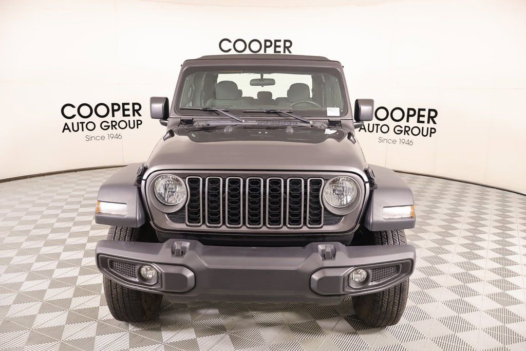 Used 2024 Jeep Gladiator Sport image 8