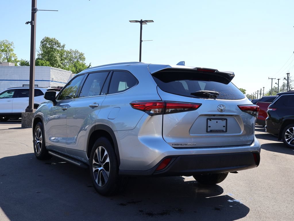 Used 2022 Toyota Highlander XLE FWD image 5