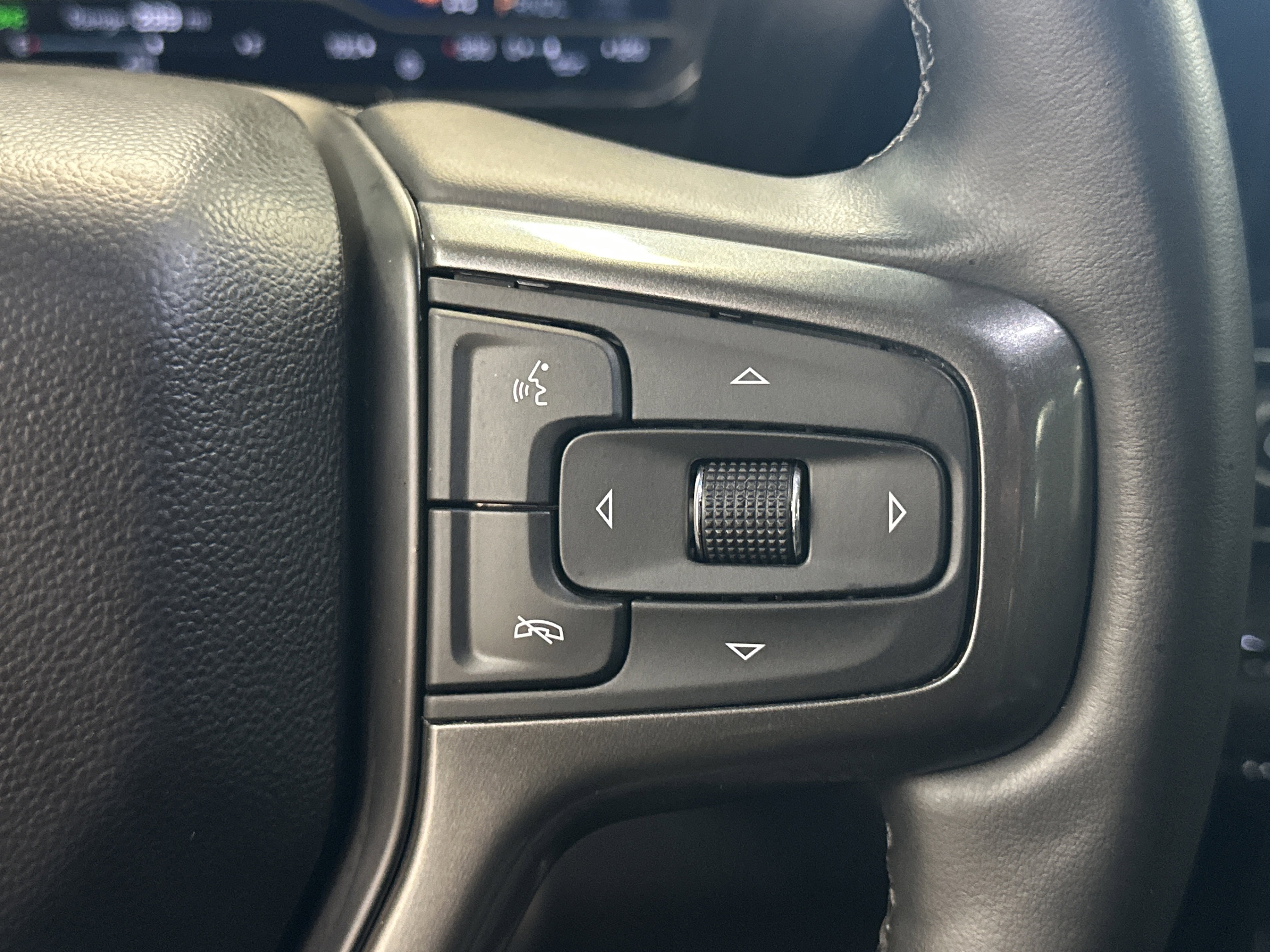 Used 2025 Chevrolet Silverado 2500 ZR2 w/ Technology Package image 34