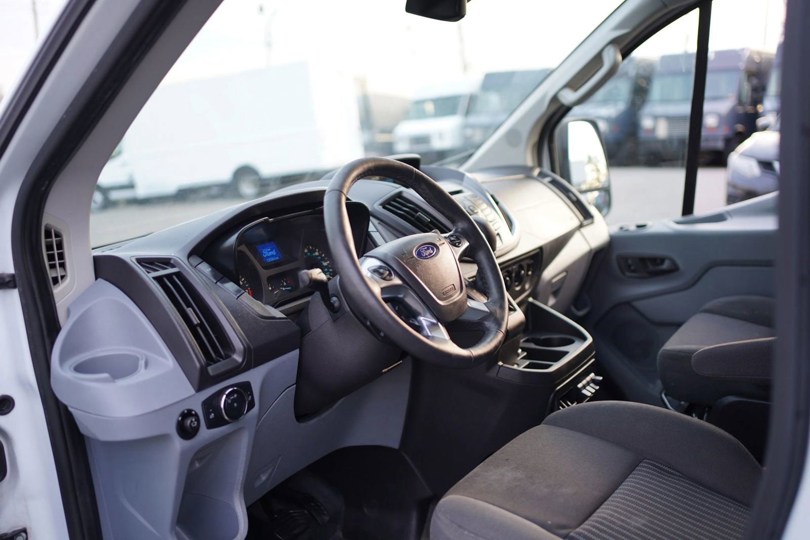 Used 2016 Ford Transit 250 130 Low Roof RWD image 17