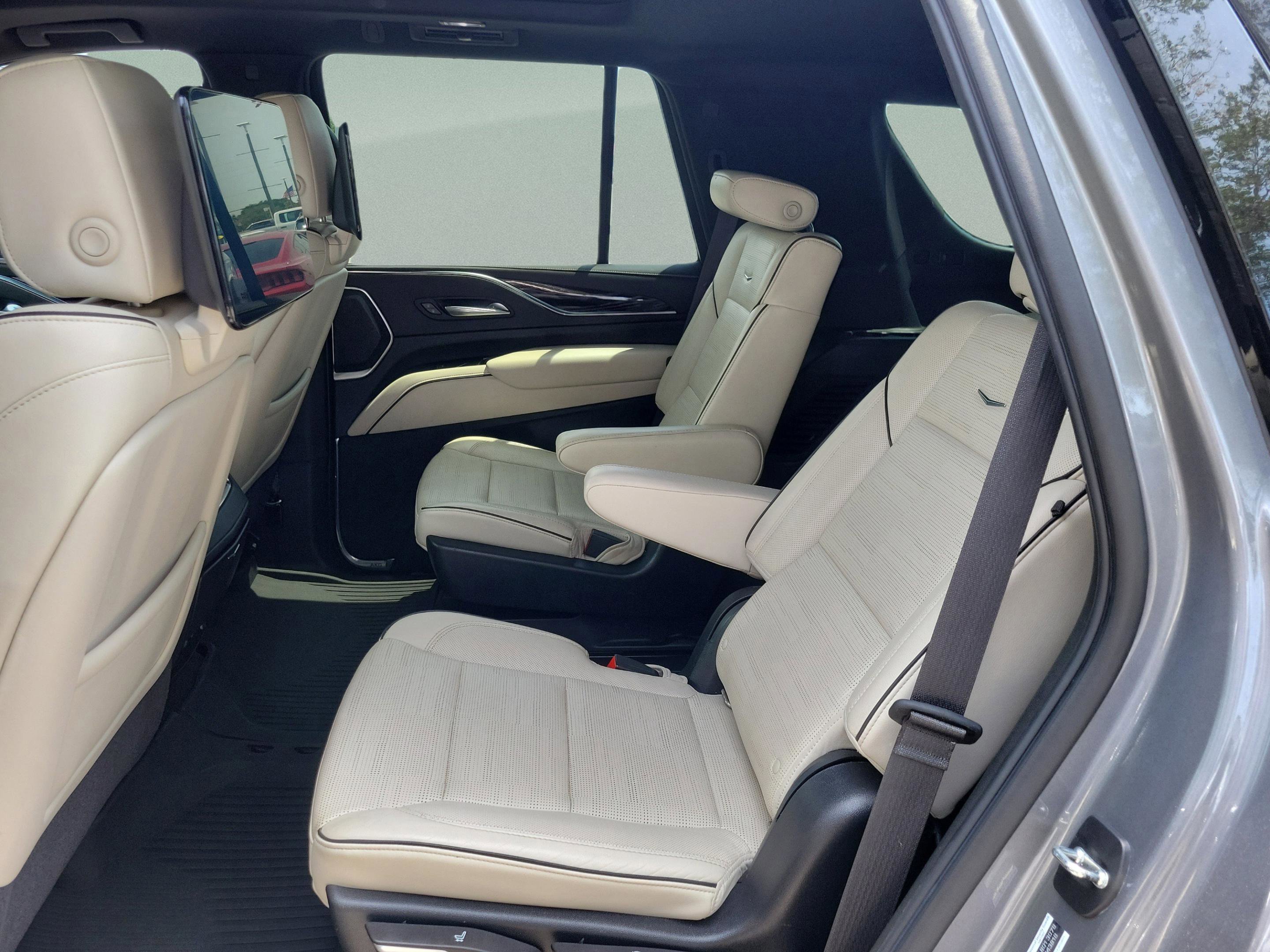 Used 2021 Cadillac Escalade Sport w/ Driver Assist Tech Package AWD/4WD image 22