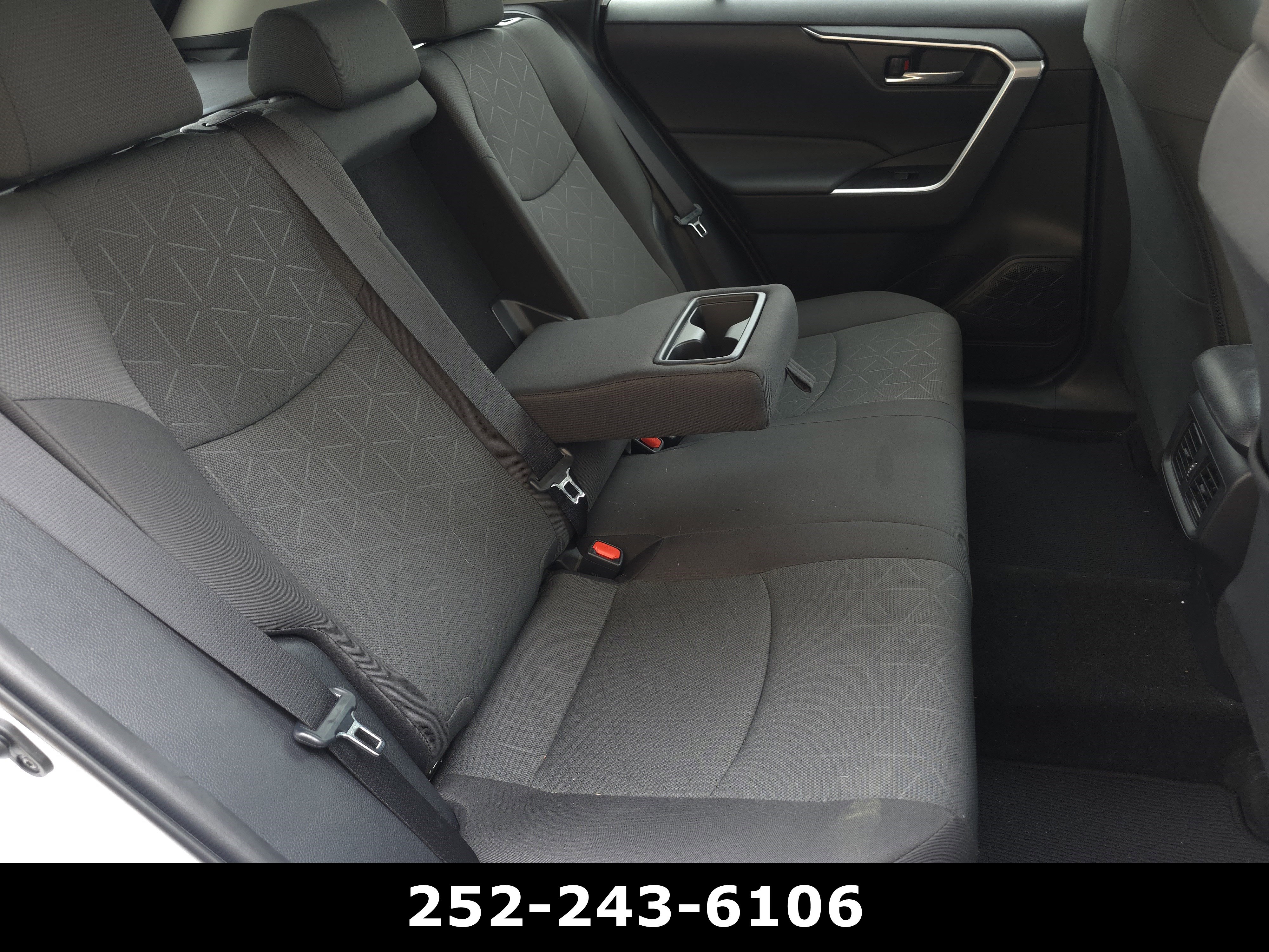 Used 2024 Toyota RAV4 XLE w/ Convenience Package image 23