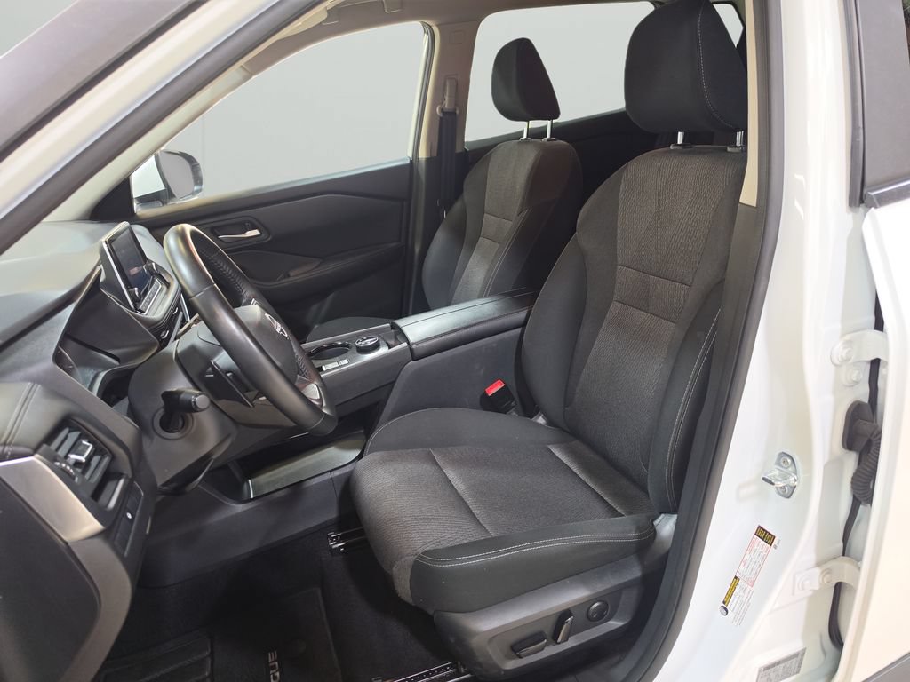 Used 2025 Nissan Rogue SV AWD/4WD image 12
