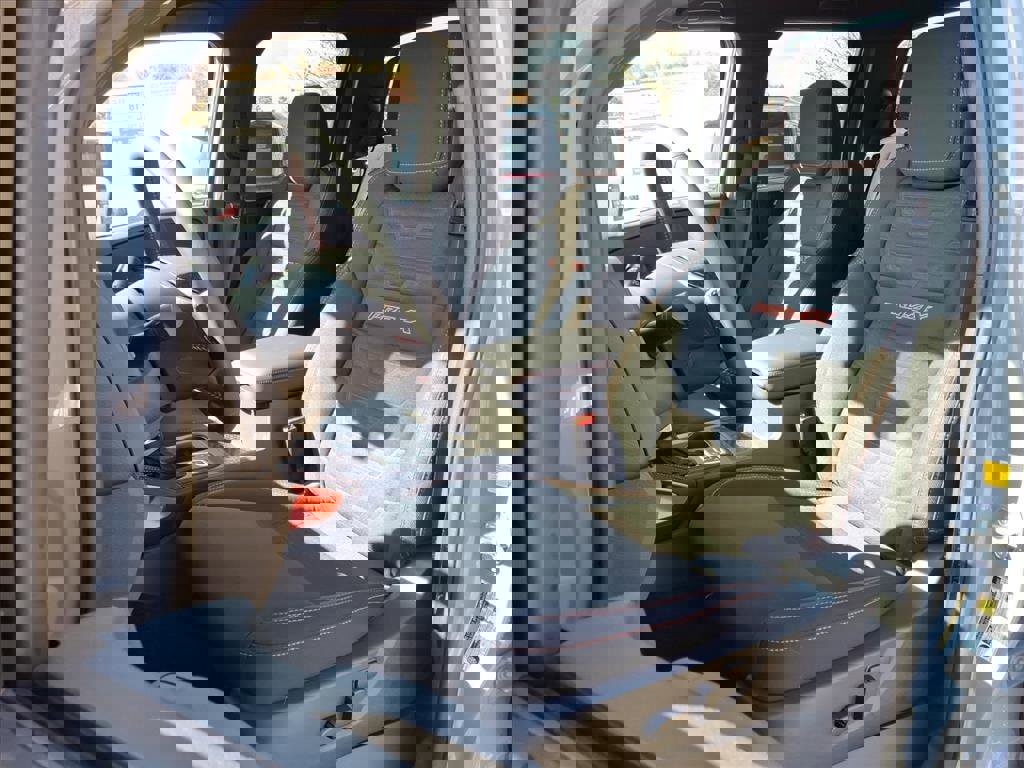 New 2026 Nissan Frontier PRO-4X w/ Pro-4x Convenience Package image 4