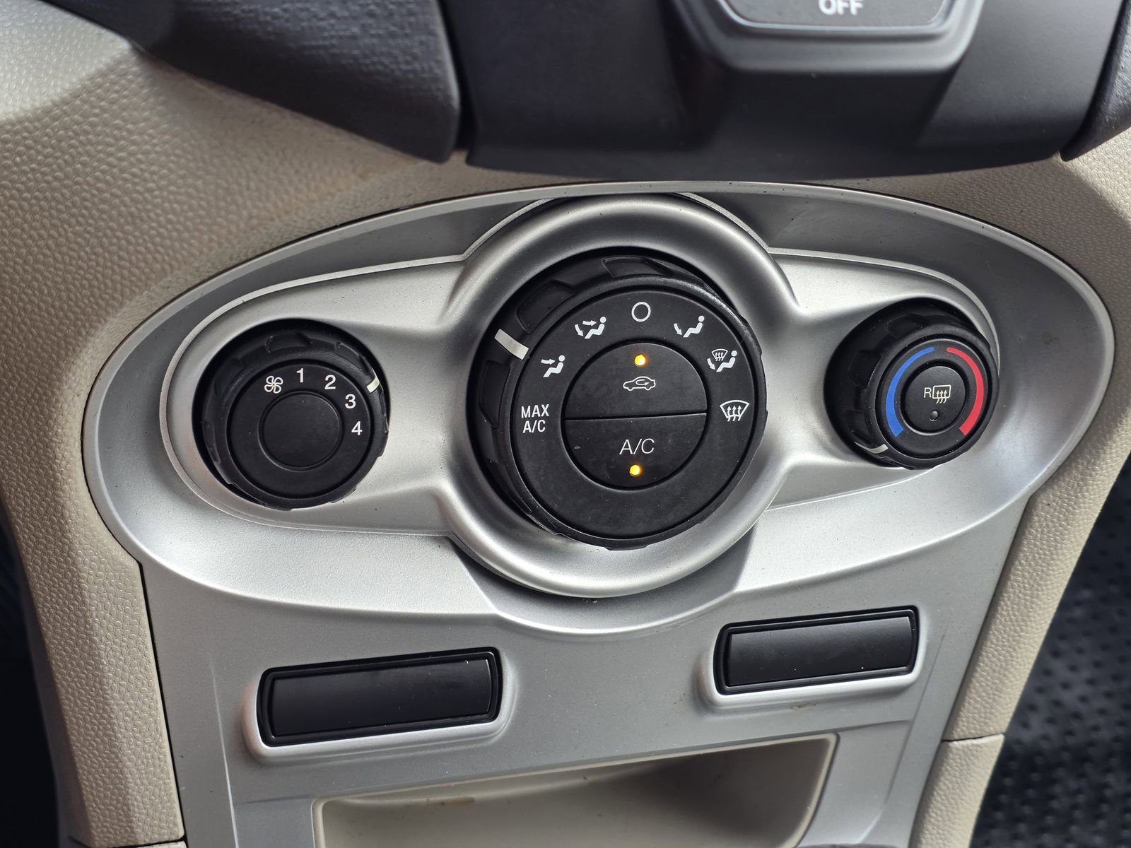 Used 2019 Ford Fiesta SE image 23