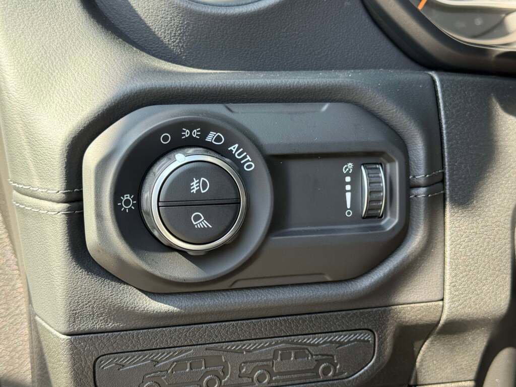 New 2025 Jeep Gladiator Sport image 28