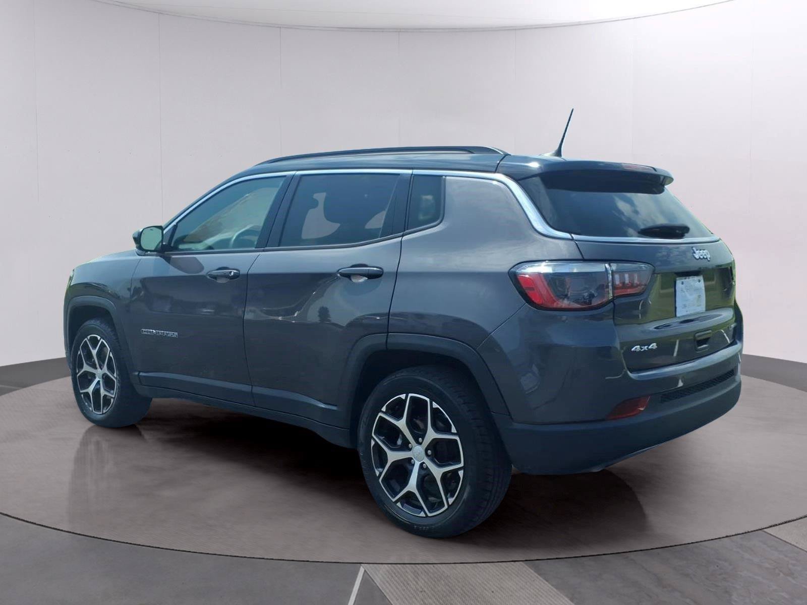 Used 2024 Jeep Compass Limited AWD/4WD image 5