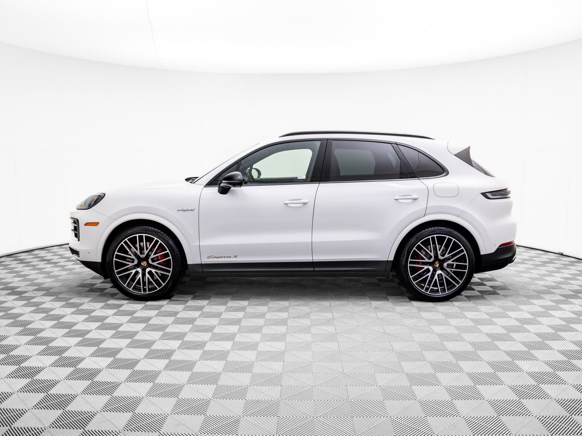 New 2026 Porsche Cayenne S image 2