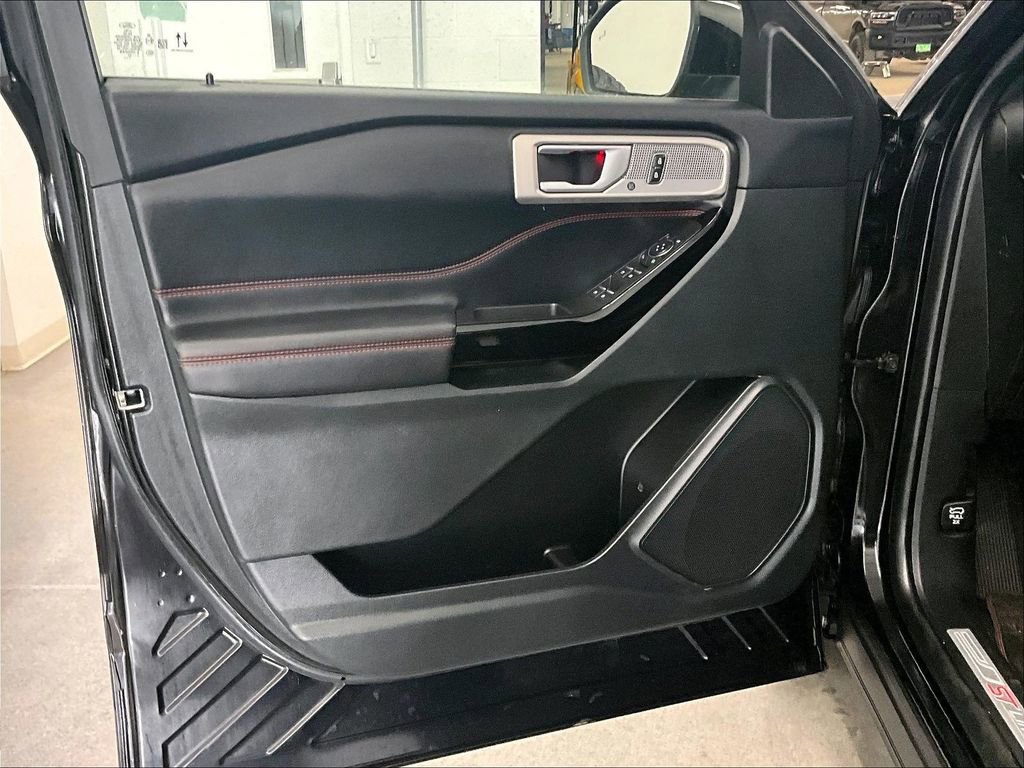 Used 2023 Ford Explorer ST-Line w/ Class IV Trailer Tow Package image 9