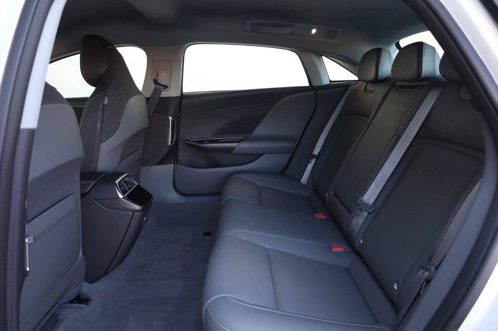 Used 2025 Lucid Air Touring AWD/4WD image 17