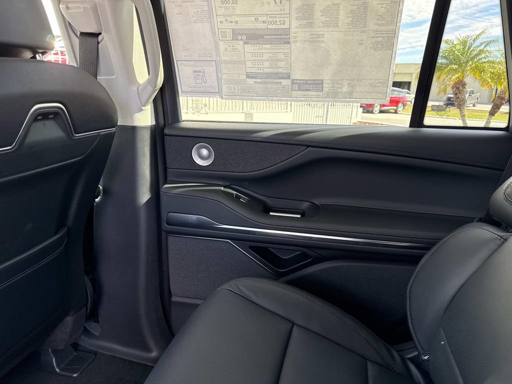 New 2026 Lincoln Navigator Reserve AWD/4WD image 17