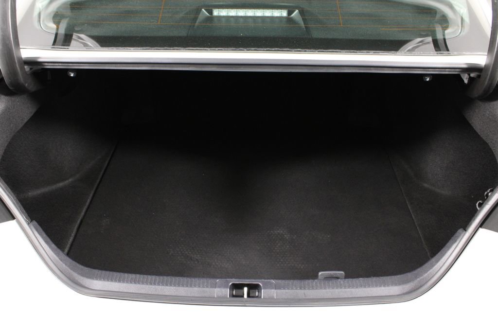 Used 2020 Toyota Camry SE image 16
