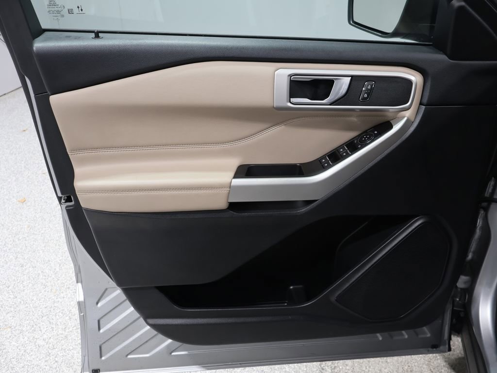 Used 2022 Ford Explorer XLT image 12