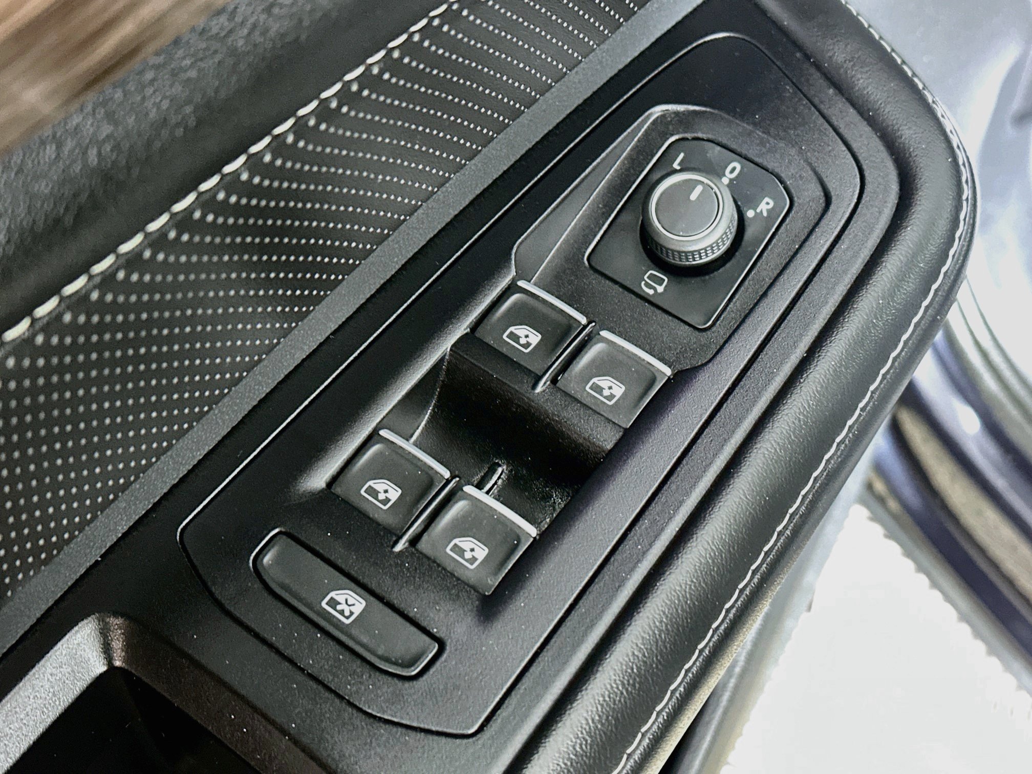 Used 2024 Volkswagen Atlas SEL Premium R-Line AWD/4WD image 18