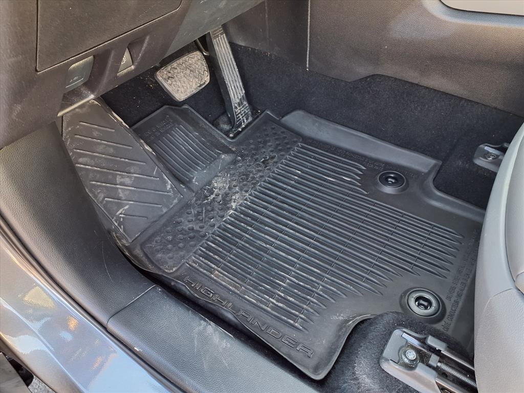 Certified 2021 Toyota Highlander XLE image 26