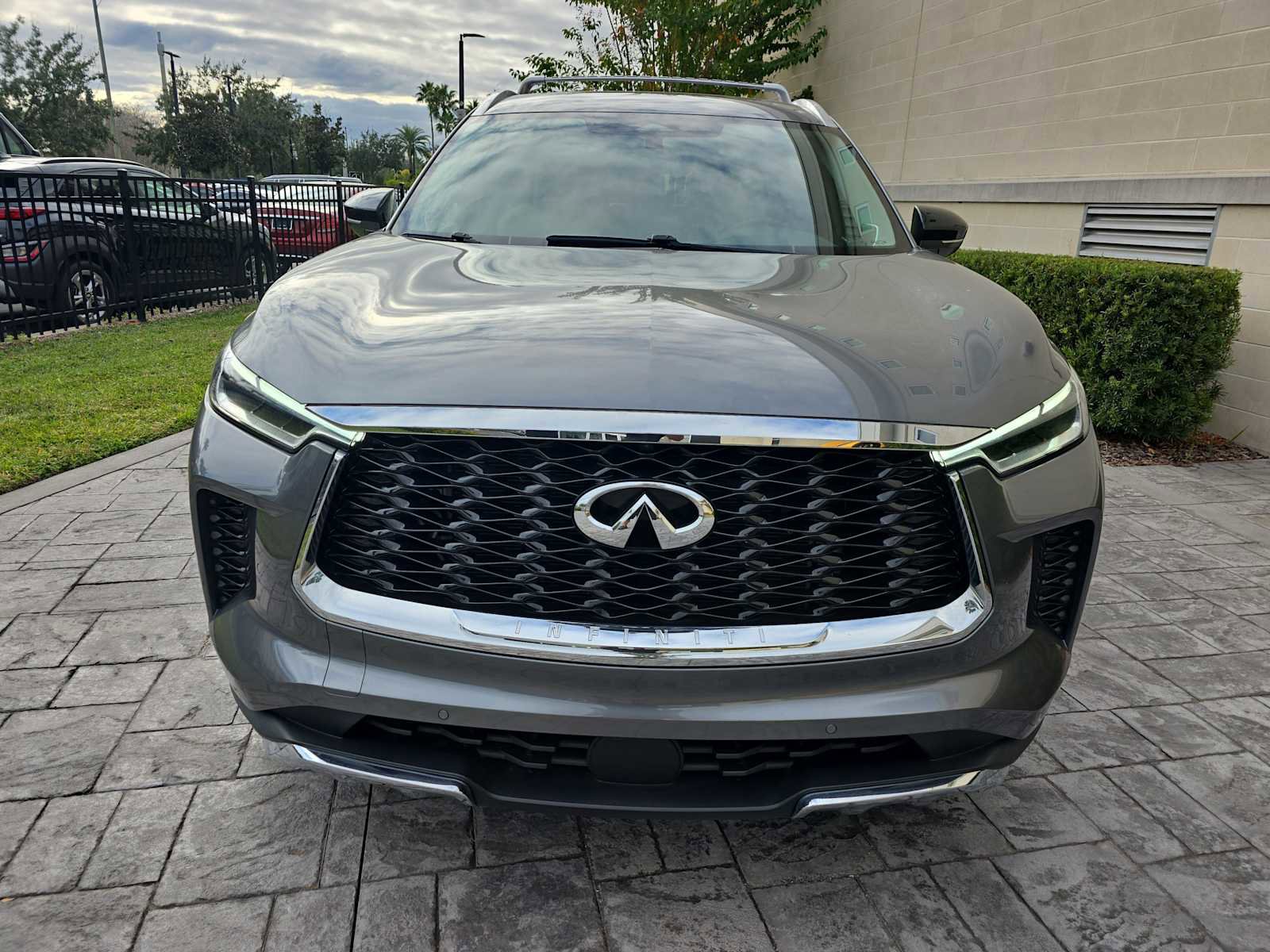 Used 2022 INFINITI QX60 Sensory w/ Cargo Package image 2