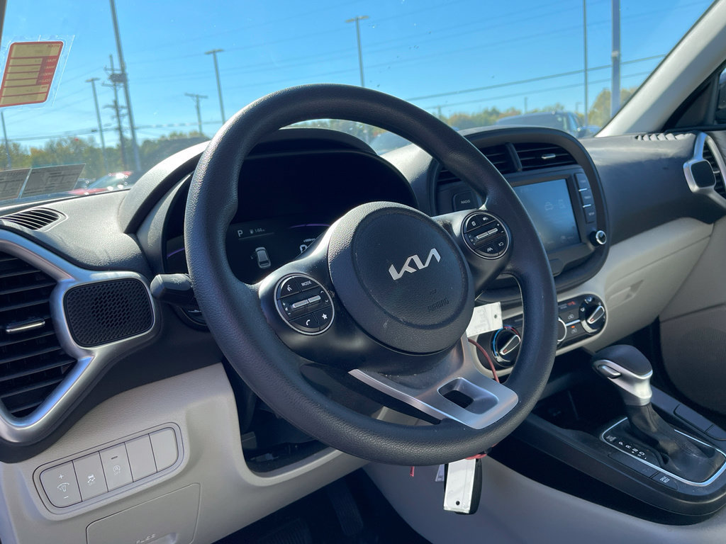 Used 2025 Kia Soul LX FWD image 12