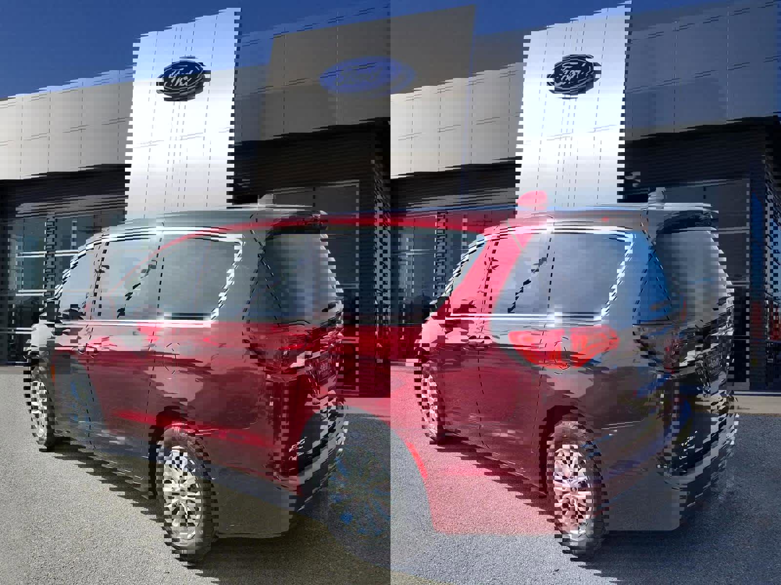 Used 2018 Chrysler Pacifica Touring Plus image 3