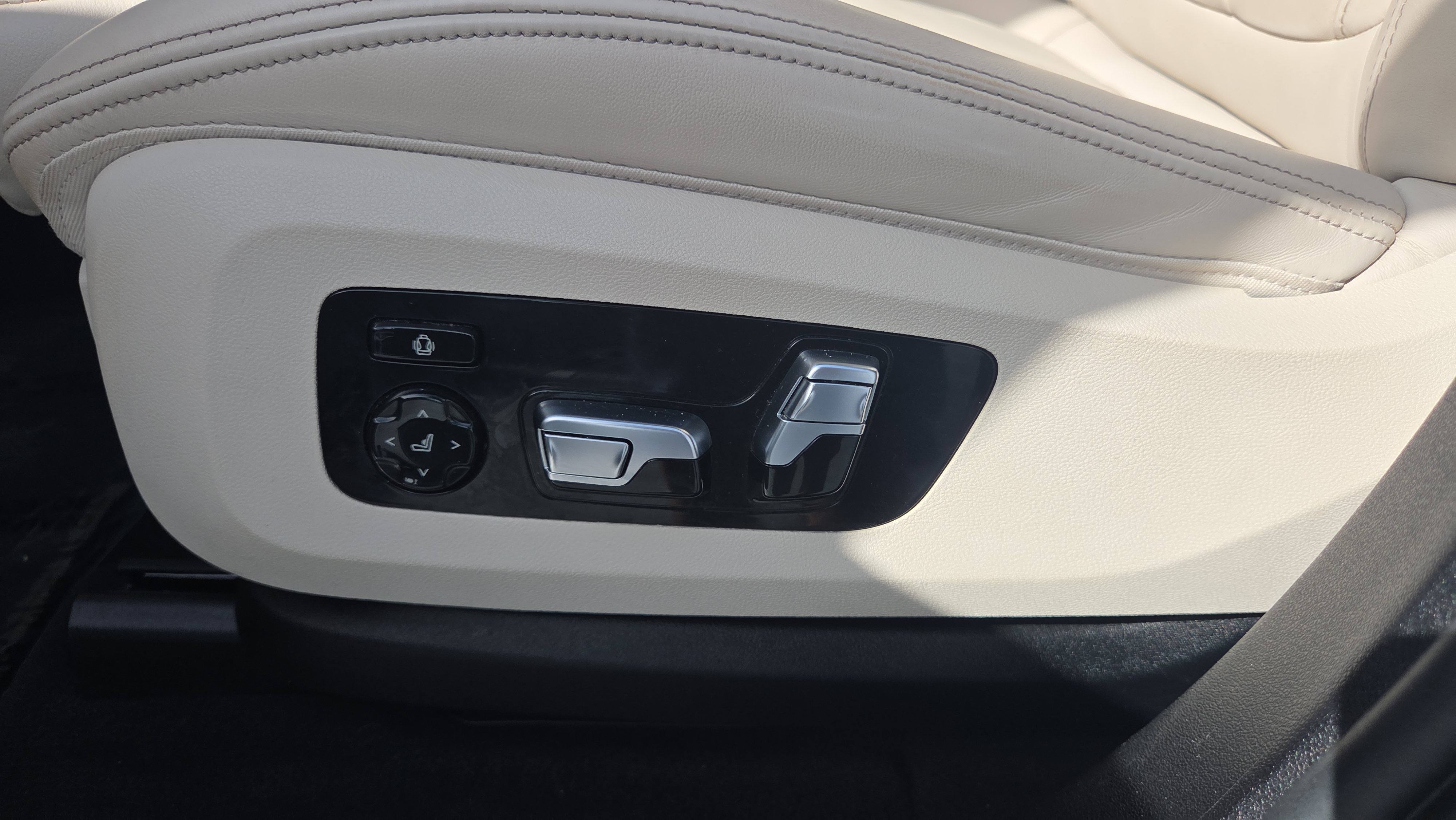 Used 2024 BMW X5 sDrive40i w/ Premium Package RWD image 10