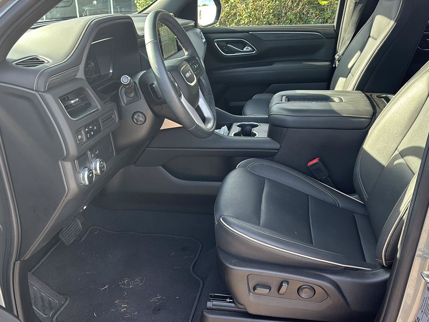 Used 2023 GMC Yukon SLT w/ SLT Premium Package RWD image 13