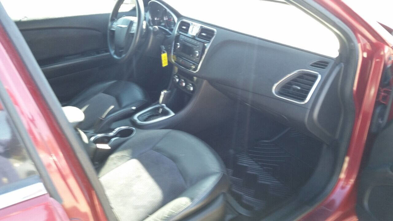 Used 2014 Chrysler 200 LX image 9