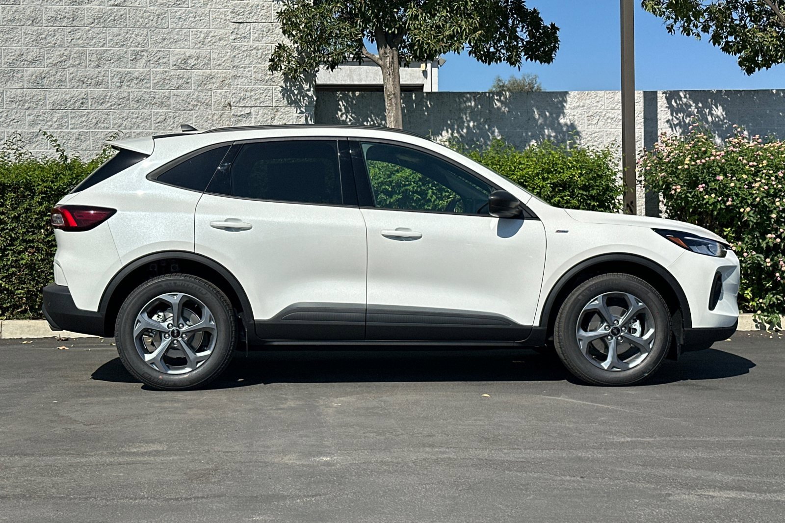 New 2025 Ford Escape ST-Line w/ Equipment Group 301A image 3