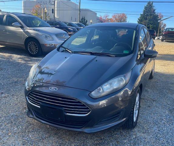 Used 2015 Ford Fiesta SE w/ Comfort Package image 2
