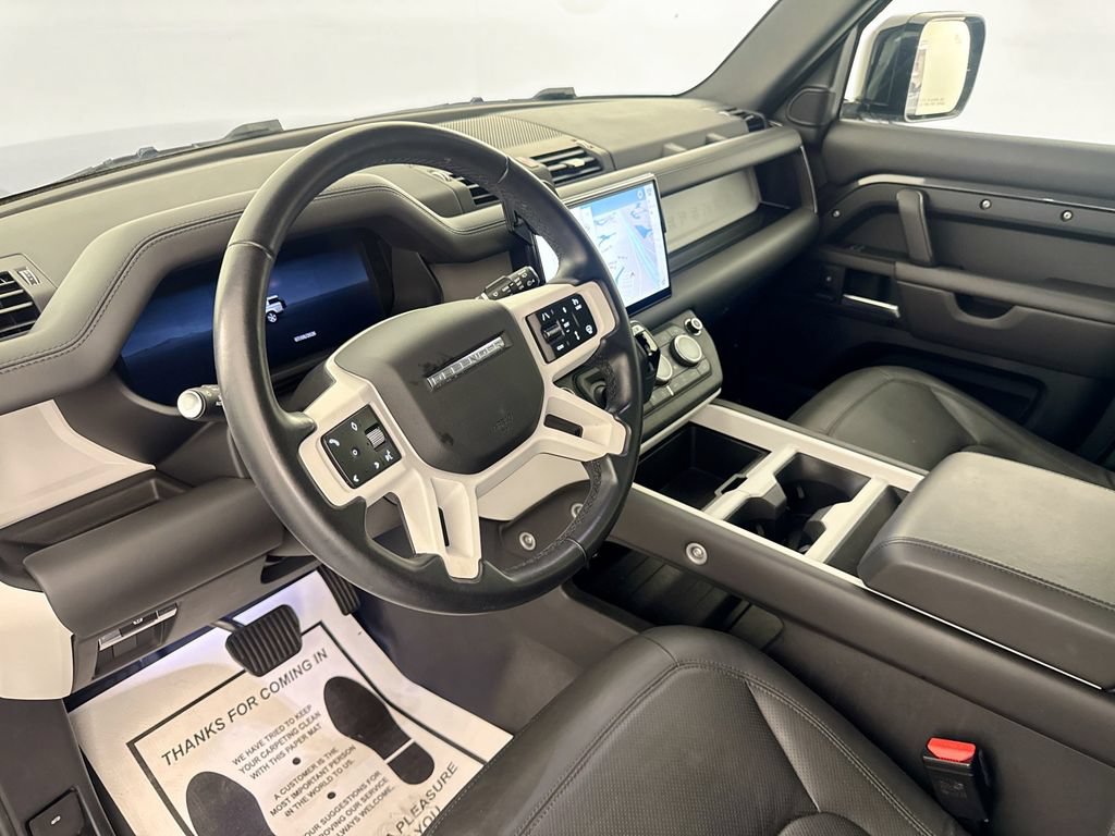 Used 2025 Land Rover Defender 130 X-Dynamic SE AWD/4WD image 9